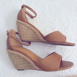 Super cute wedge ankle sandals. Worn once
